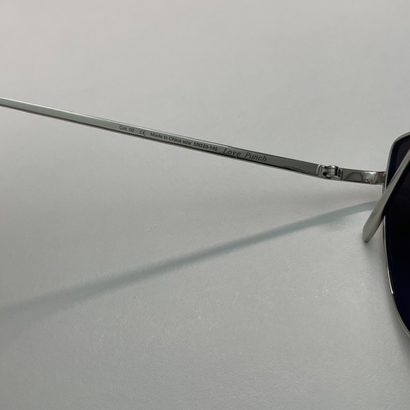 Gentle Monster Love punch Silver tone cat eye mirrored Col.2 Sunglasses - Picture 5 of 11